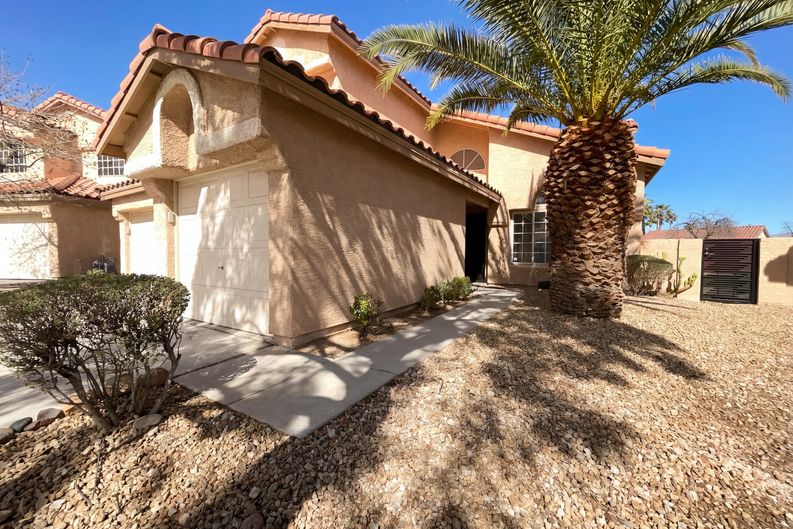 Photo 13 of 26 of 7848 Desert Bell Ave, Las Vegas, NV