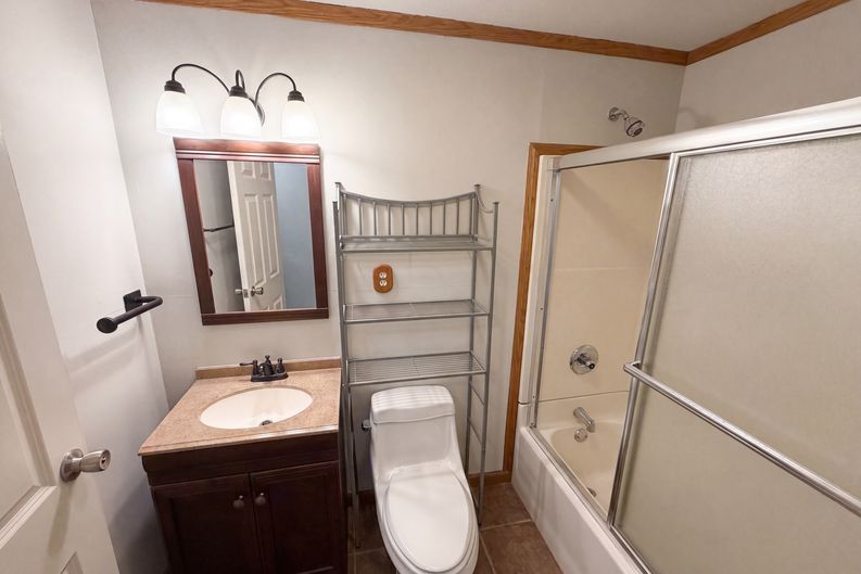 Photo 16 of 23 of 1537 W 74th Pl, Indianapolis, IN