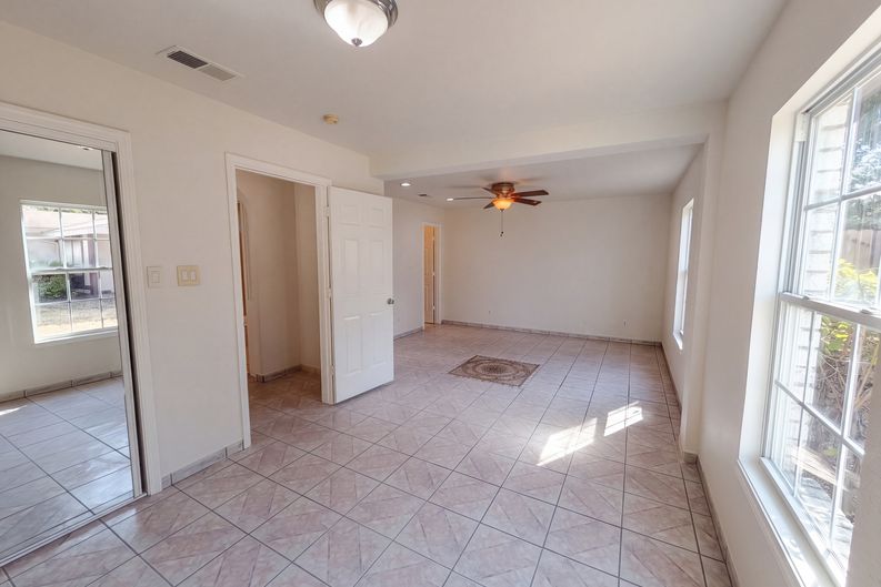 Photo 9 of 14 of 404 Vincent St, Cedar Hill, TX