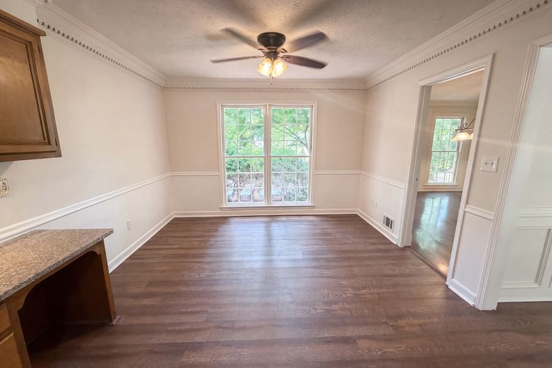 Photo 6 of 29 of 4379 Inns Brook Dr, Snellville, GA