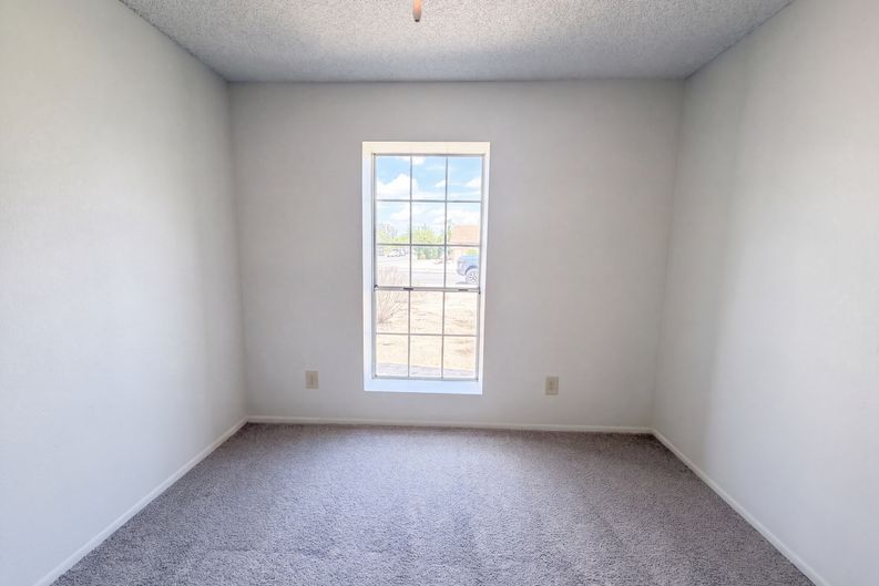 Photo 11 of 29 of 615 W Montoya Ln, Phoenix, AZ