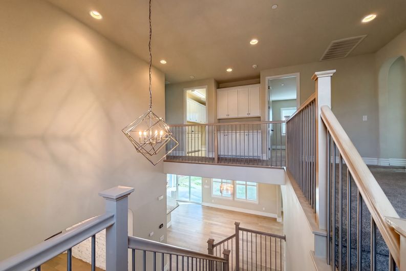 Photo 15 of 36 of 5601 Lakepointe Dr, Rocklin, CA