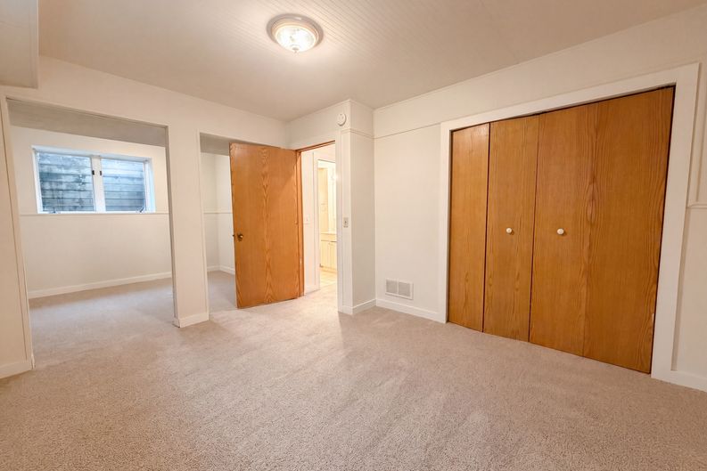 Photo 17 of 20 of 6475 Grand View Dr, Eden Prairie, MN