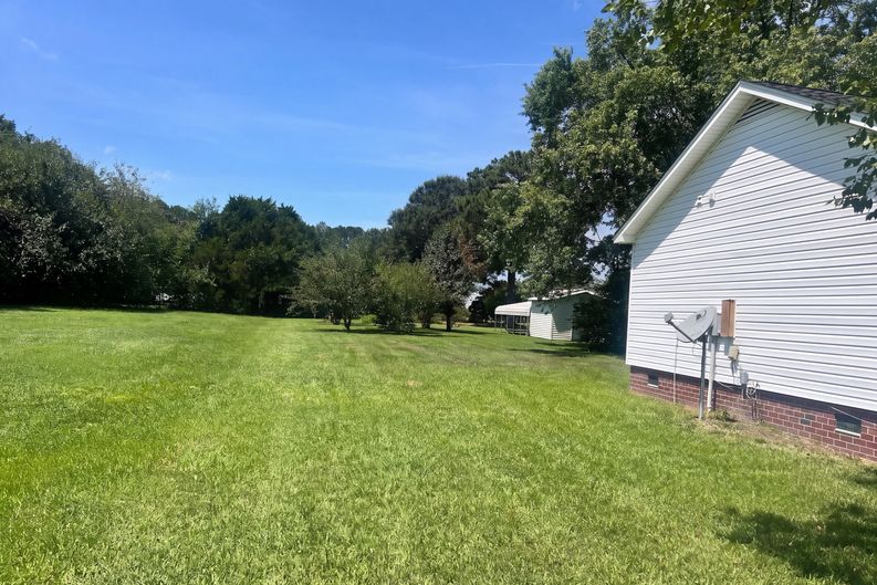Photo 18 of 26 of 2504 Thomas Langston Rd, Winterville, NC
