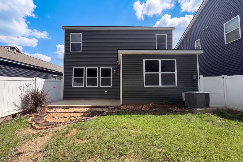 Photo 5 of 20 of 620 Spangler Ln, Ashland City, TN