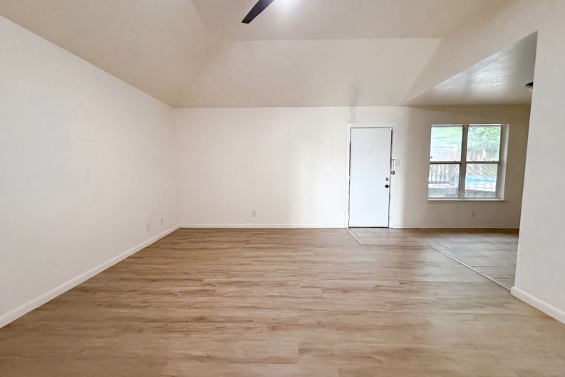 Photo 3 of 17 of 2708 Timberline Dr, Killeen, TX
