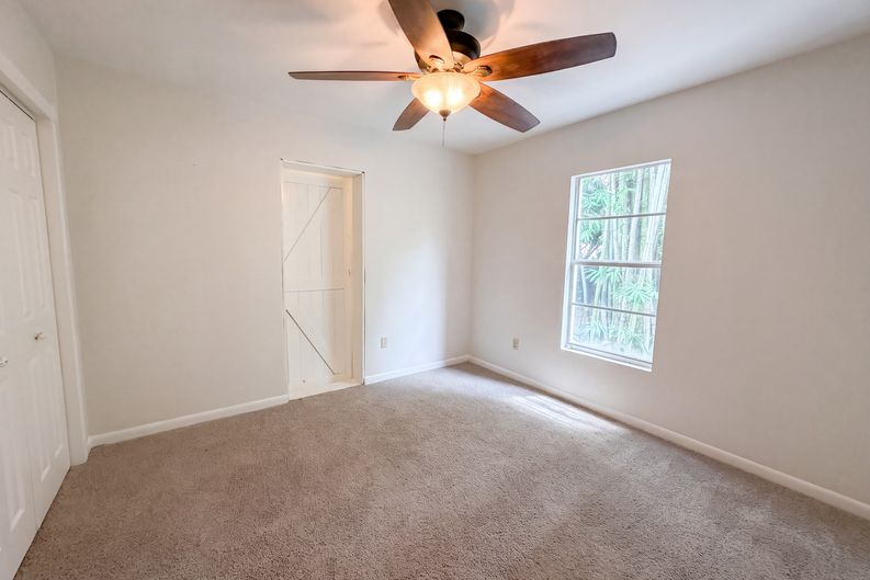 Photo 11 of 16 of 24825 George Rd, Land O Lakes, FL