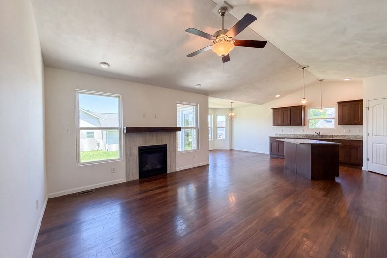 Photo 8 of 22 of 7932 Laurel Flats Dr, Caseyville, IL