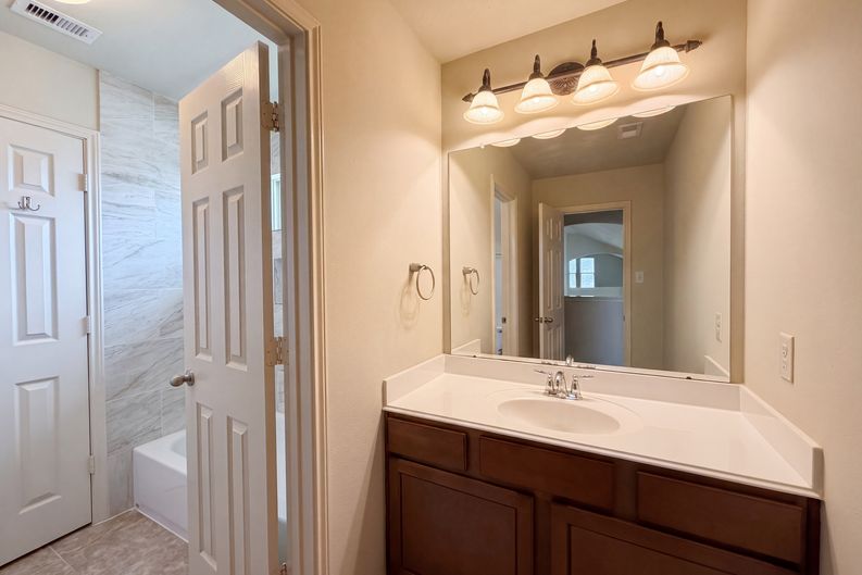 Photo 20 of 25 of 4710 Autumn Pine Ln, Houston, TX