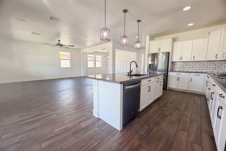 Photo 7 of 23 of 2166 W Madisen Marie Ave, San Tan Valley, AZ