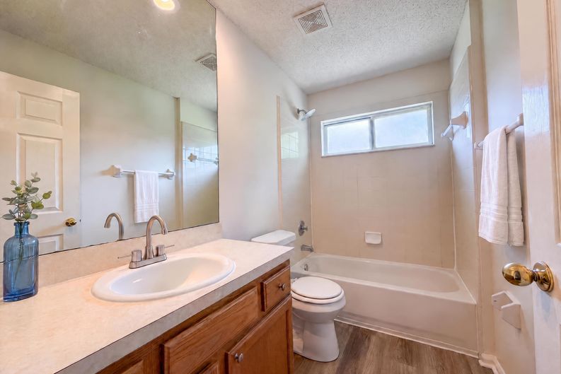 Photo 19 of 23 of 8436 Staplehurst Dr W, Jacksonville, FL