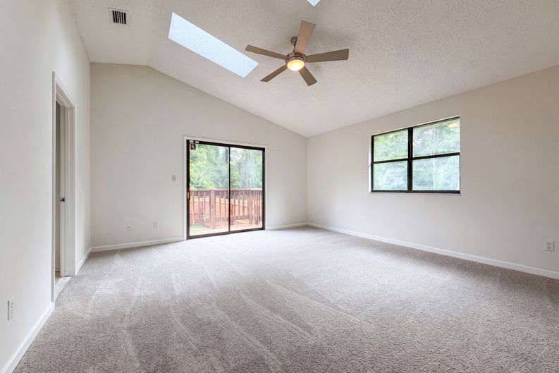 Photo 9 of 17 of 8510 McNeill Rd, Jacksonville, FL