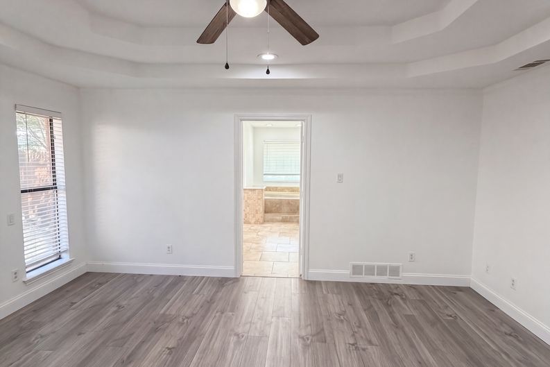 Photo 6 of 23 of 3924 Mesa Dr, Plano, TX