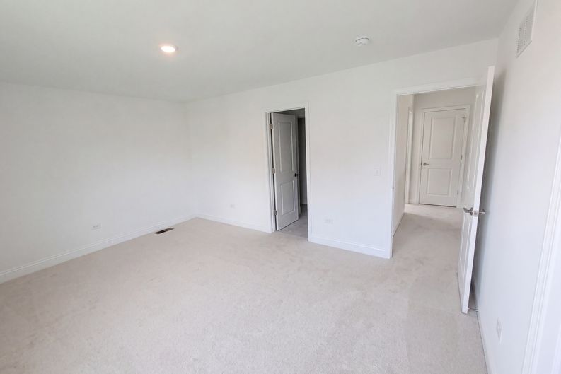 Photo 16 of 47 of 1856 Chandolin Ln, Elgin, IL