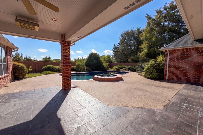 Photo 28 of 29 of 619 Edgewood Ln, Red Oak, TX