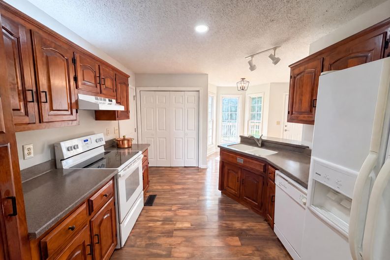 Photo 7 of 27 of 518 Glenfield Cir, Maryville, TN