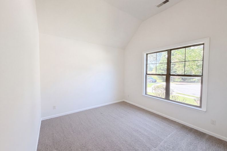 Photo 13 of 24 of 115 Birchwood Ct, Loganville, GA