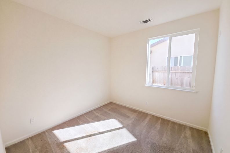 Photo 18 of 24 of 5578 E Eugenia Ave, Fresno, CA