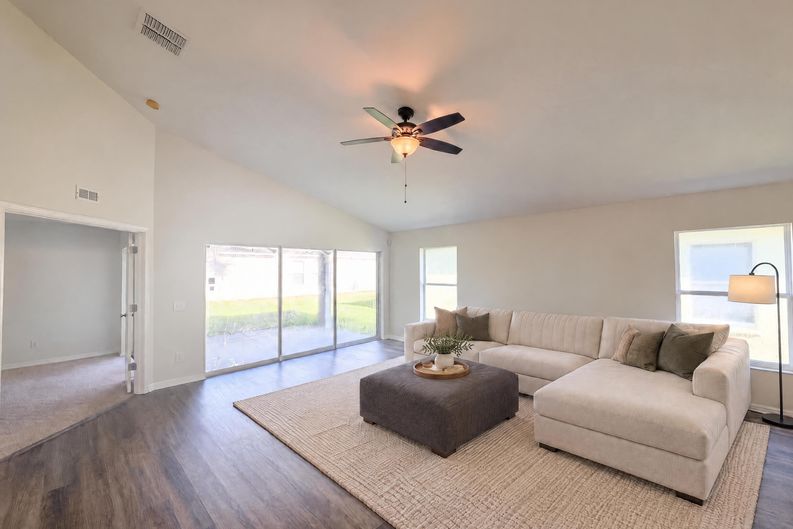 Photo 9 of 34 of 16005 Stags Leap Dr, Lutz, FL