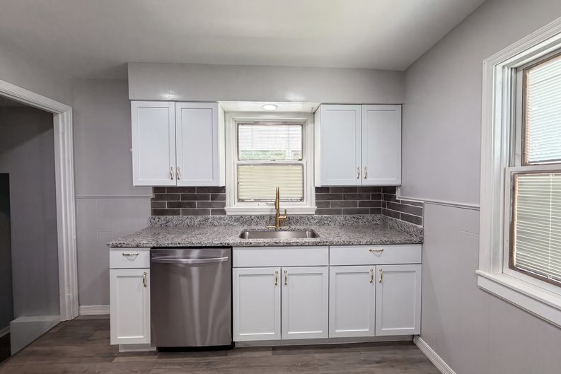 Photo 4 of 18 of 7425 Martin St, Cincinnati, OH
