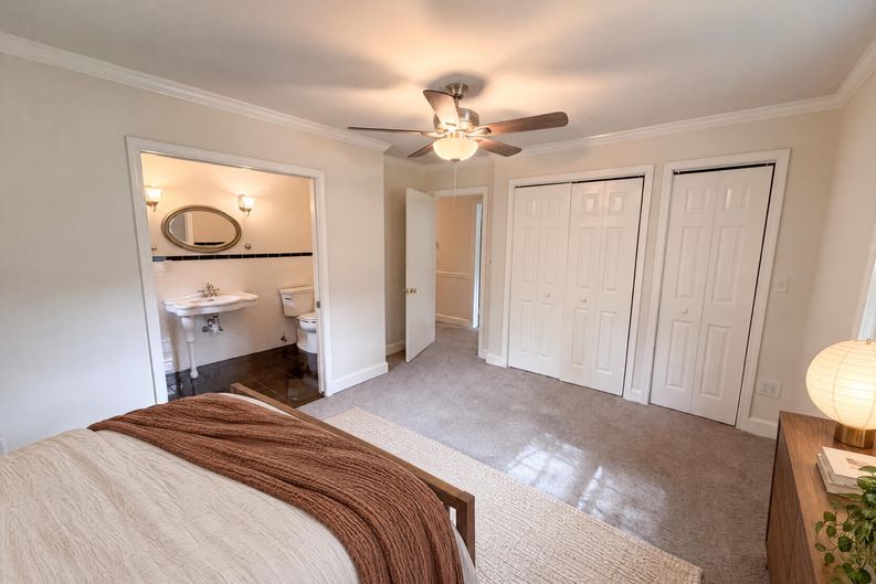 Photo 4 of 17 of 5148 Clearview Dr, Winston Salem, NC