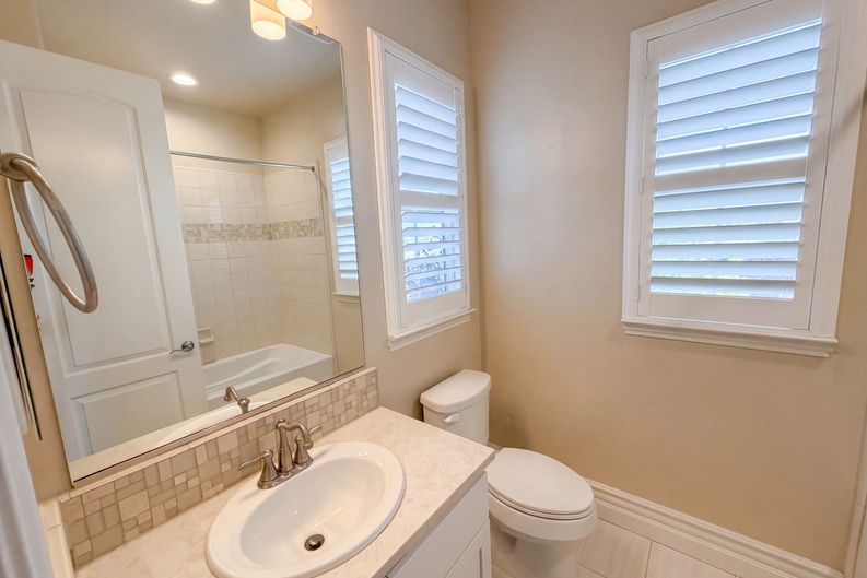 Photo 31 of 36 of 5601 Lakepointe Dr, Rocklin, CA