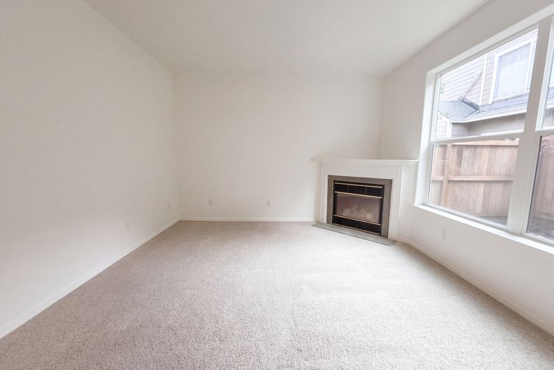 Photo 7 of 26 of 546 NE Knott St, Portland, OR