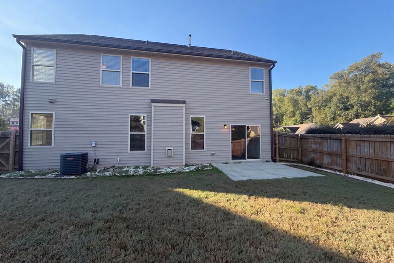 Photo 5 of 35 of 2703 Fern Willow Ct, Fuquay Varina, NC
