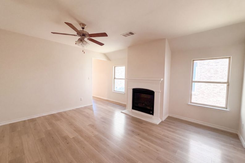 Photo 4 of 16 of 5558 Yarborough Dr, Forney, TX