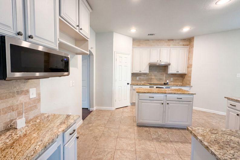 Photo 18 of 24 of 4536 Risinghill Dr, Plano, TX