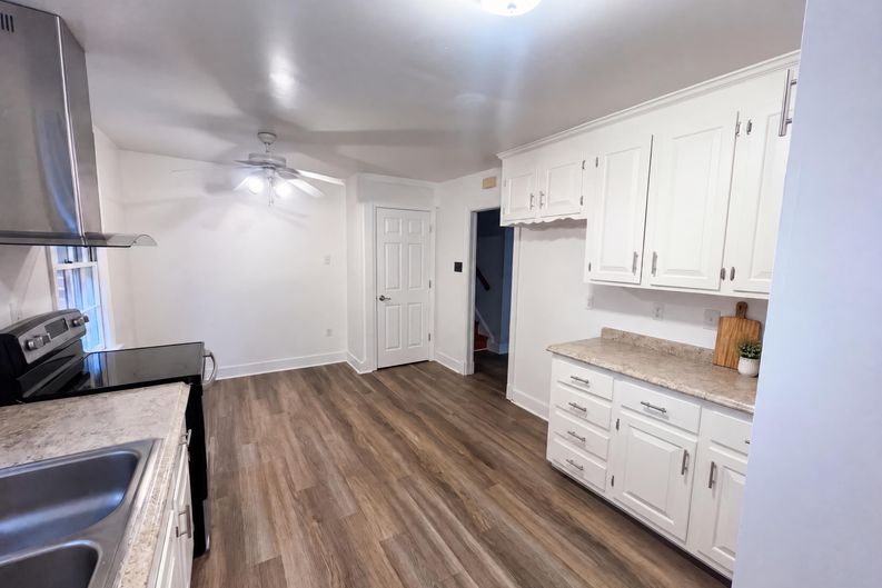Photo 11 of 29 of 1600 Donora Ct, Henrico, VA
