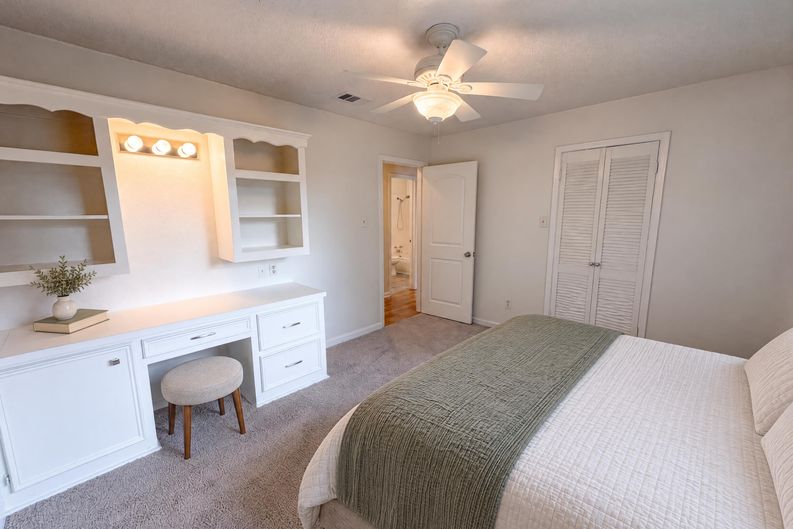 Photo 12 of 22 of 203 Frost Creek Ave, Groesbeck, TX