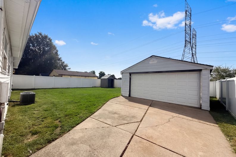 Photo 14 of 28 of 10820 Jackson St, Van Buren Township, MI