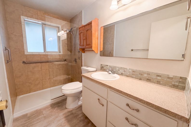 Photo 9 of 16 of 3910 SE 71st Ave, Portland, OR
