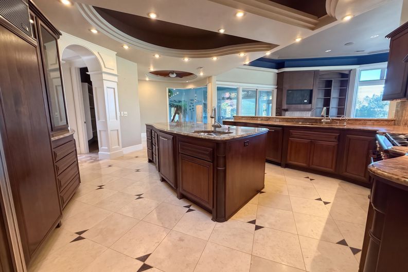 Photo 7 of 56 of 17695 S Fieldstone Ct, Oregon City, OR