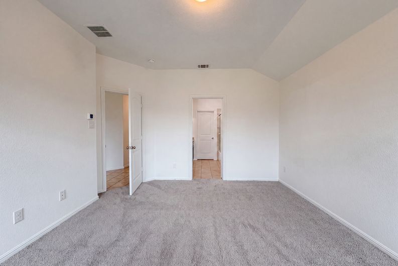 Photo 7 of 16 of 748 Wylie St, Crowley, TX