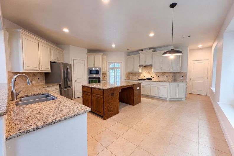 Photo 3 of 43 of 4409 Elmgreen Dr, Roanoke, TX