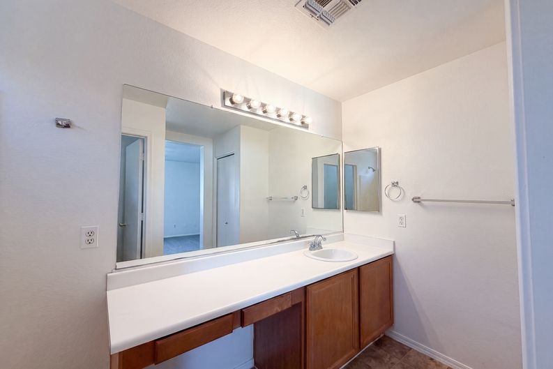 Photo 9 of 50 of 1515 E Bloch Rd, Phoenix, AZ