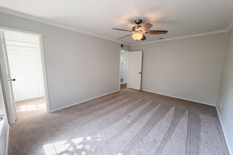 Photo 4 of 27 of 4300 Windwillow Ct, Fort Worth, TX