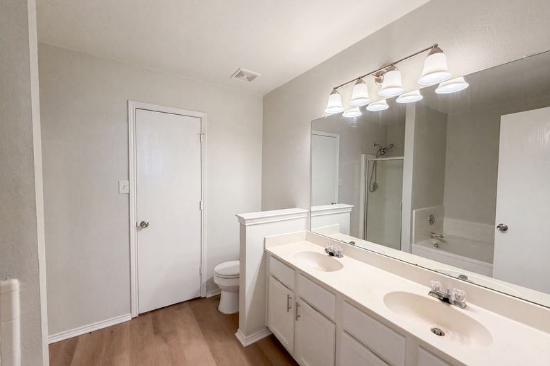 Photo 17 of 30 of 2026 Cardinal Ln, Lewisville, TX