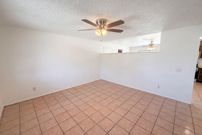 Photo 3 of 19 of 2831 N 70th Dr, Phoenix, AZ