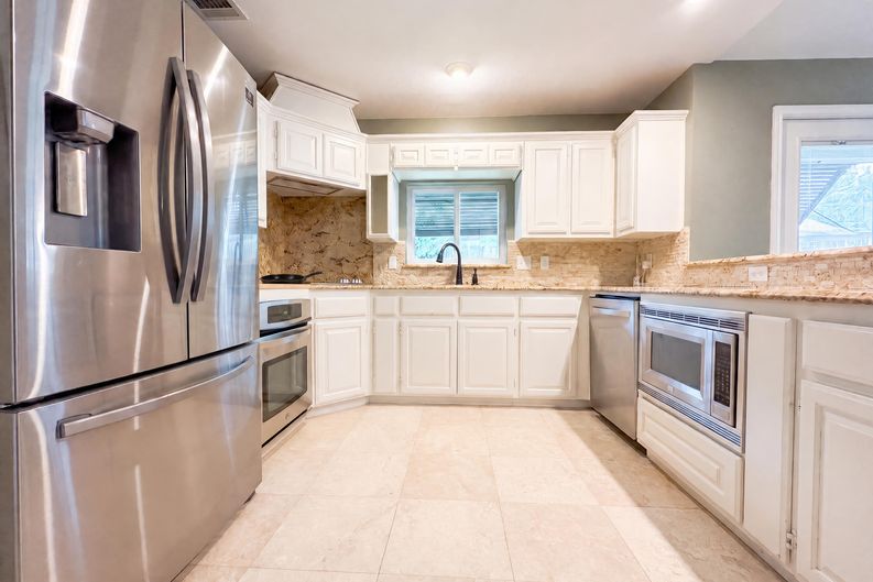 Photo 3 of 18 of 1416 Willow Wood Dr, Carrollton, TX