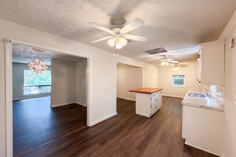 Photo 10 of 25 of 3808 Shane Ct, Ellenwood, GA