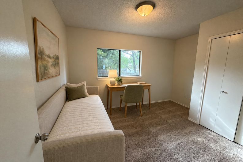 Photo 14 of 31 of 13020 Moorcroft Ln, Austin, TX