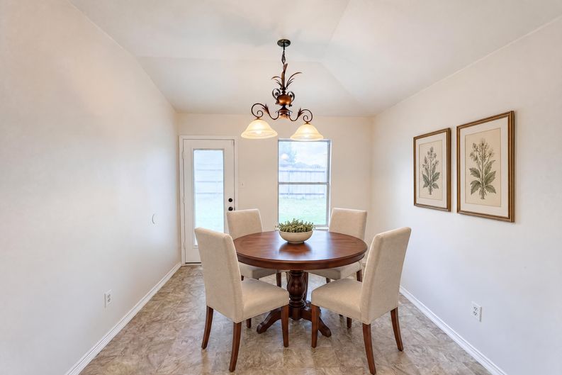 Photo 6 of 16 of 413 E Vega Ln, Killeen, TX