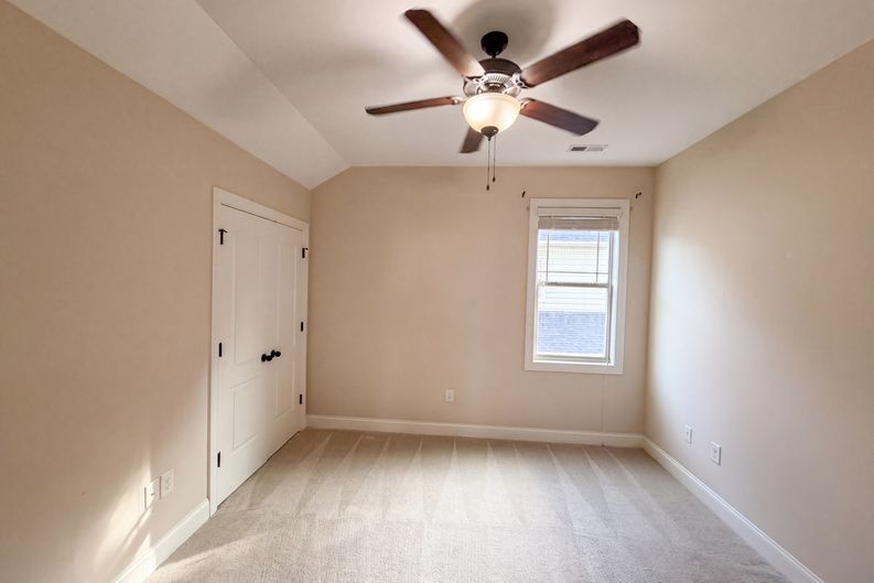 Photo 13 of 19 of 470 Kinsman Ct, Fuquay Varina, NC