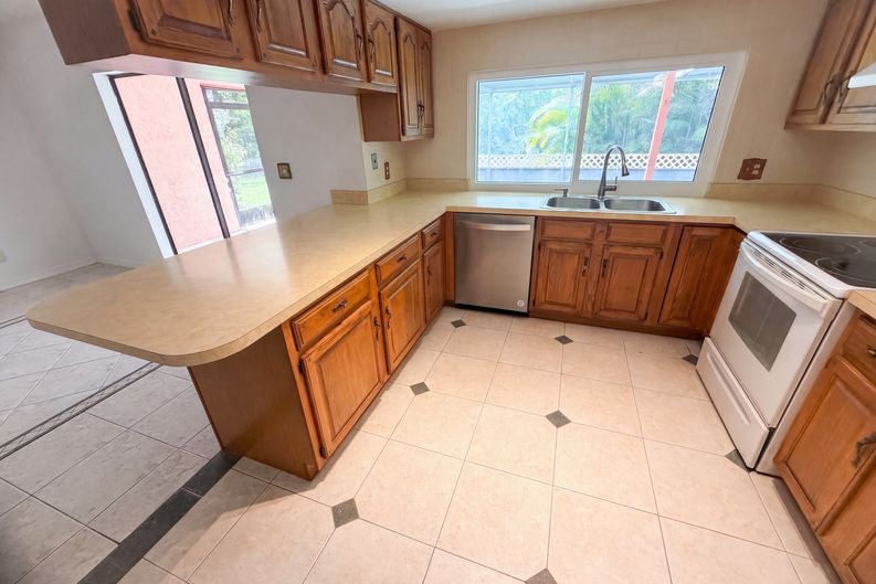 Photo 13 of 30 of 3123 SE Quanset Cir, Stuart, FL