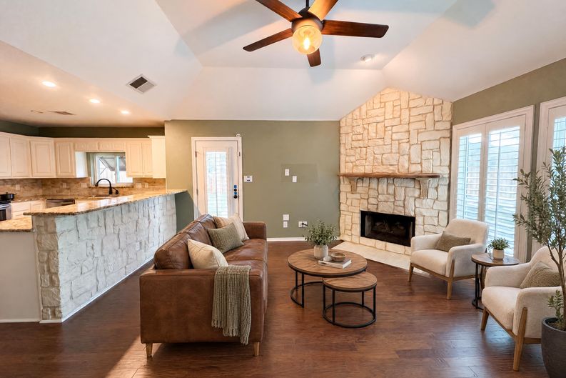 Photo 4 of 18 of 1416 Willow Wood Dr, Carrollton, TX
