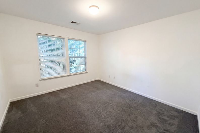 Photo 18 of 27 of 8692 Hickory Creek Ct, North Charleston, SC
