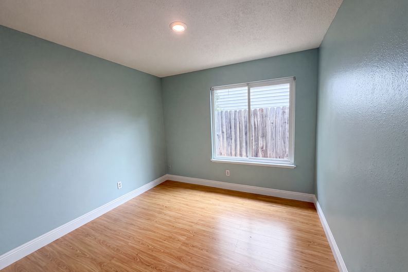 Photo 16 of 25 of 7804 McClintock Way, Sacramento, CA